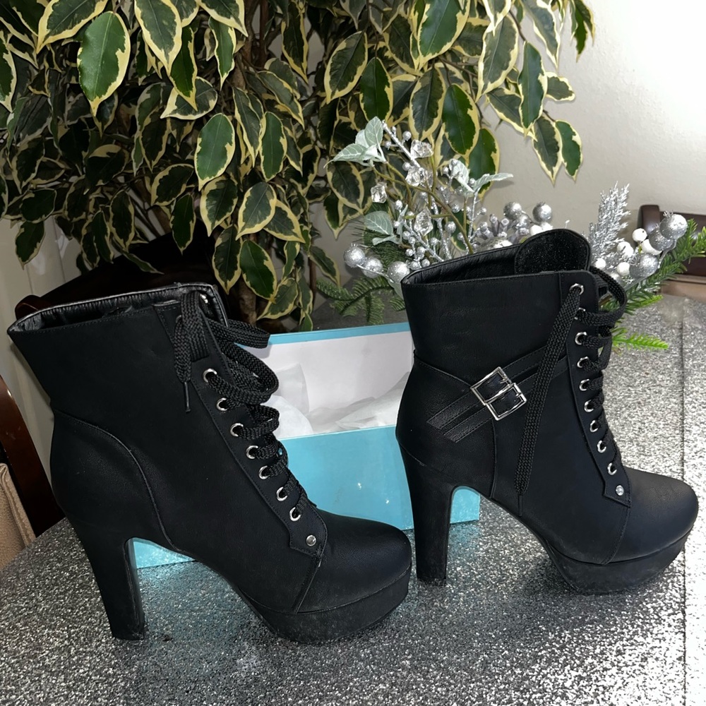 ForeMode Women Autumn Round Toe Lace up Ankle Platform Knight Boots Size 8